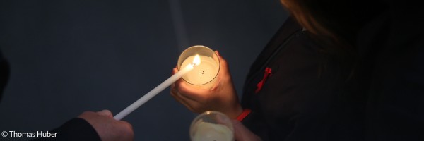 Kerze anzünden zum Gebet